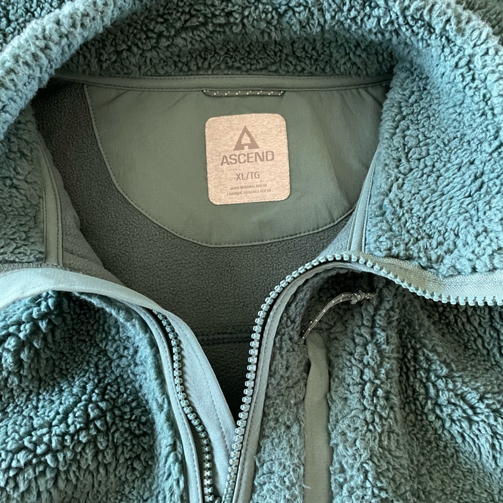 Ascend Plush Fleece Jacket in Teal - XL